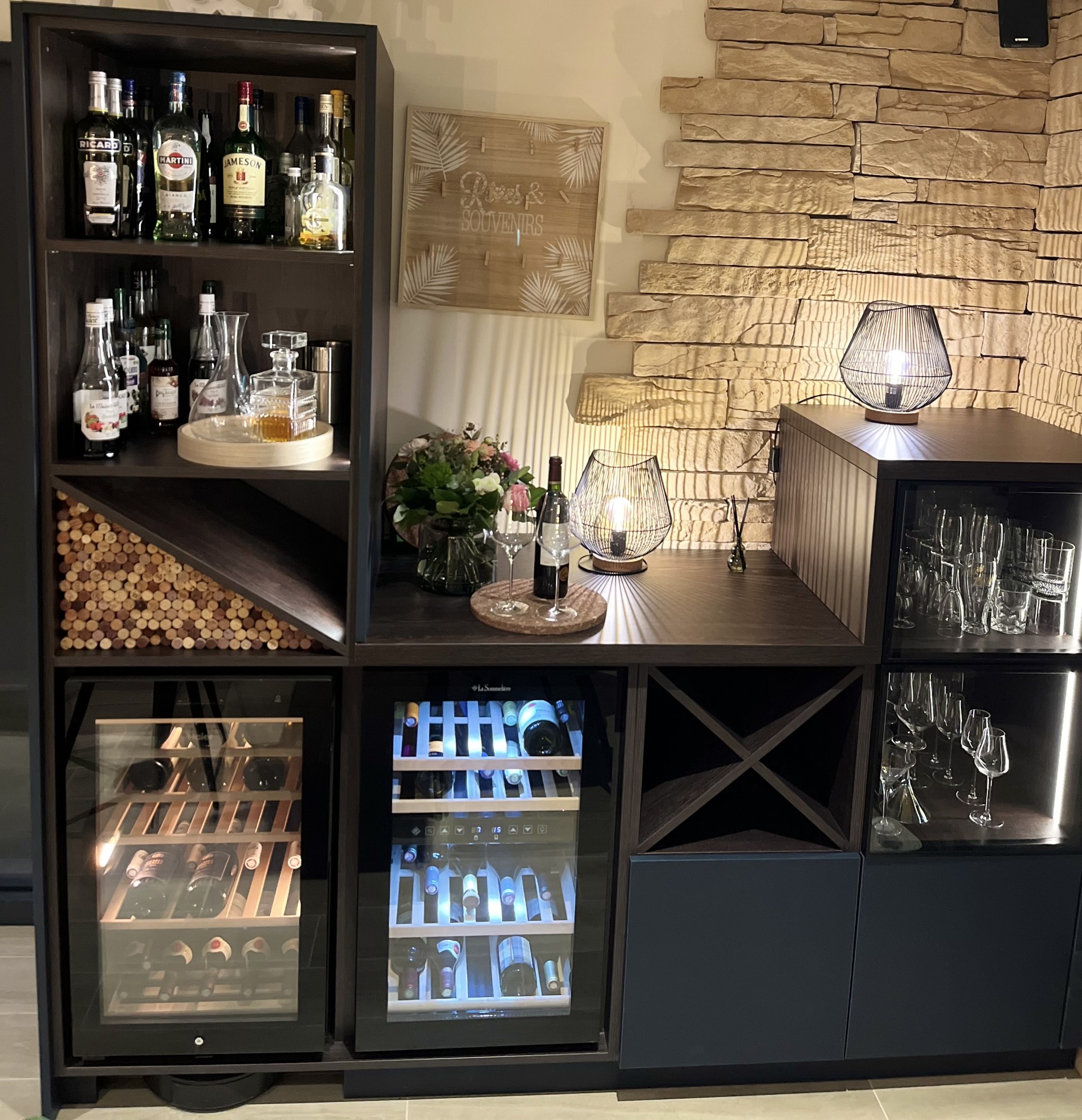 Cave à vin et bar en bois artisanal