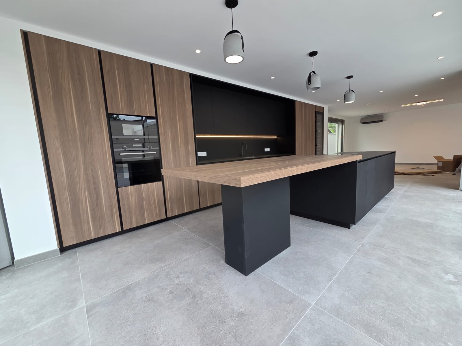 Cuisine sur mesure en bois par une menuiserie à Saint-Germain-au-Mont-d'Or